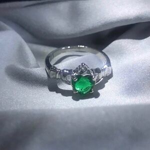 Emerald Green Sterling Silver Ring - Size 9